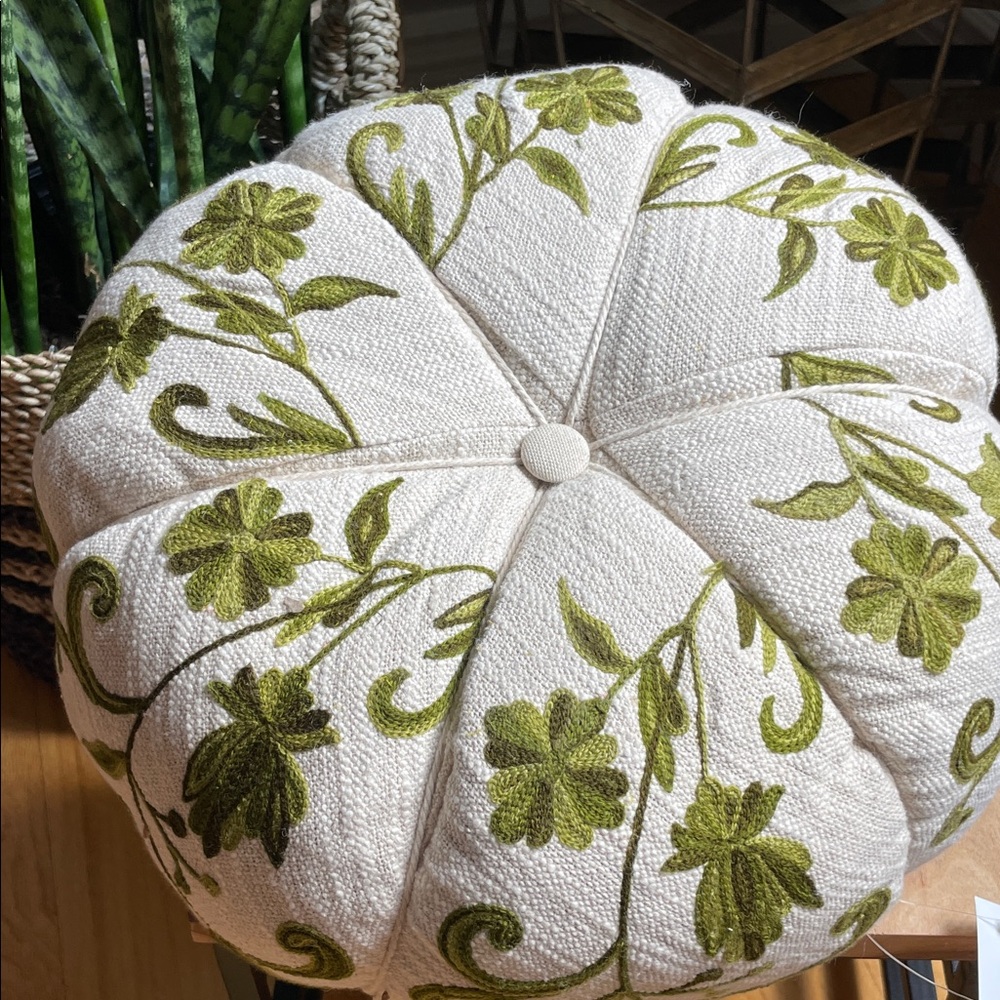 πBeautifully Crafted Embroidered Green and Cream Decorative Pumpkin-large - Picture 12 of 13